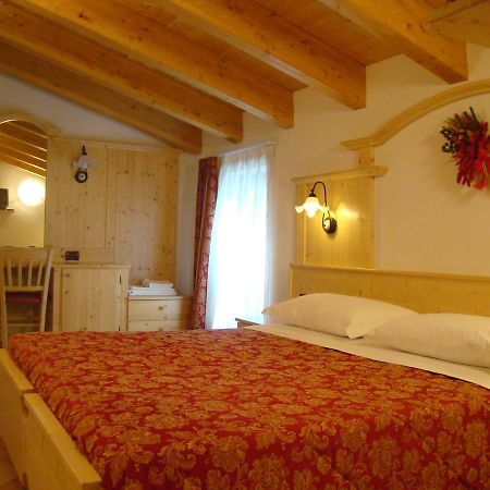 Hotel Pizzo Degli Uccelli Castello Tesino Bagian luar foto